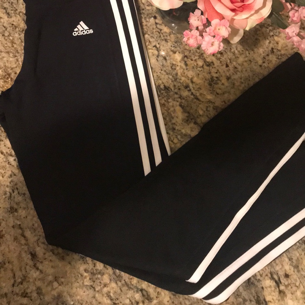 - Adidas leggings